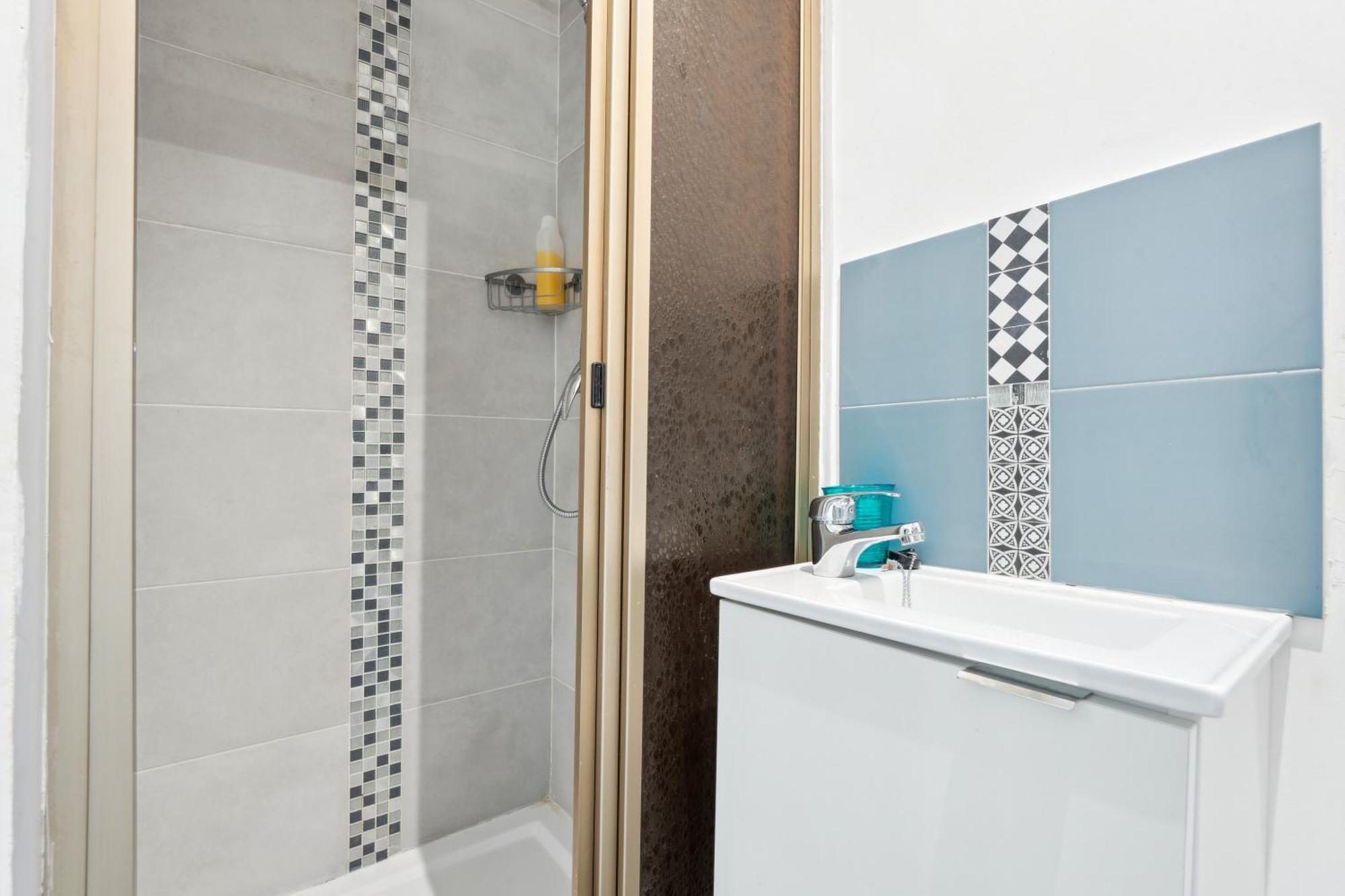 Budget Appart Avec Parking Au Centre-Ville Шарлевиль-Мезьер Экстерьер фото